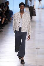 エルメス 2025年夏メンズコレクション - 軽快と洗練、心地よく流れる均衡｜写真10