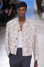 エルメス 2025年夏メンズコレクション - 軽快と洗練、心地よく流れる均衡｜写真11