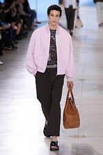 エルメス 2025年夏メンズコレクション - 軽快と洗練、心地よく流れる均衡｜写真20