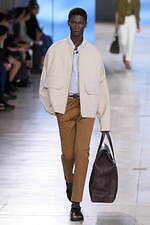 エルメス 2025年夏メンズコレクション - 軽快と洗練、心地よく流れる均衡｜写真26