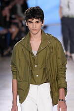 エルメス 2025年夏メンズコレクション - 軽快と洗練、心地よく流れる均衡｜写真29