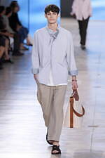 エルメス 2025年夏メンズコレクション - 軽快と洗練、心地よく流れる均衡｜写真37