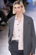 エルメス 2025年夏メンズコレクション - 軽快と洗練、心地よく流れる均衡｜写真41