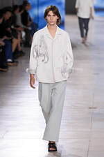 エルメス 2025年夏メンズコレクション - 軽快と洗練、心地よく流れる均衡｜写真42