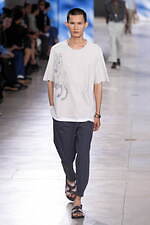 エルメス 2025年夏メンズコレクション - 軽快と洗練、心地よく流れる均衡｜写真43