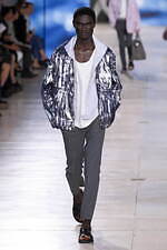 エルメス 2025年夏メンズコレクション - 軽快と洗練、心地よく流れる均衡｜写真48