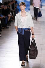 エルメス 2025年夏メンズコレクション - 軽快と洗練、心地よく流れる均衡｜写真51