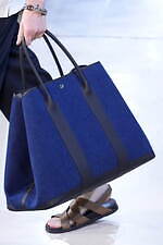 エルメス 2025年夏メンズコレクション - 軽快と洗練、心地よく流れる均衡｜写真77