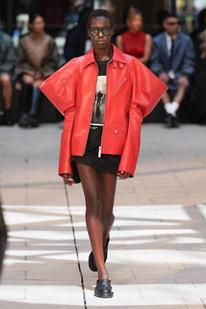 sacai 2025年春夏コレクション - 対比が織りなすダイナミズム｜写真8