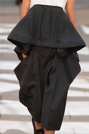 sacai 2025年春夏コレクション - 対比が織りなすダイナミズム｜写真18