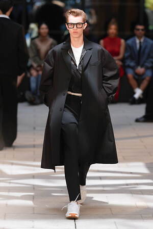 sacai 2025年春夏コレクション - 対比が織りなすダイナミズム｜写真33