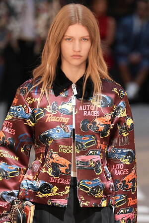 sacai 2025年春夏コレクション - 対比が織りなすダイナミズム