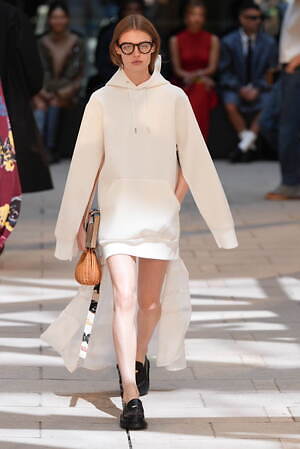 sacai 2025年春夏コレクション - 対比が織りなすダイナミズム｜写真44