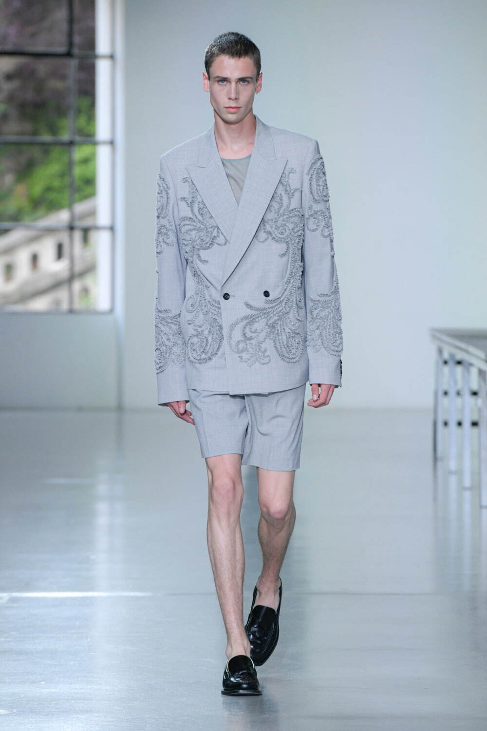 ターク 2025年春夏コレクション - “洋服”の再考、繊細さから強靭さへの跳躍｜写真3