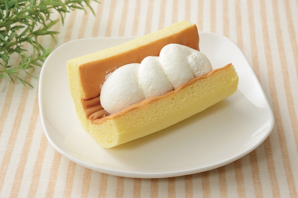 ローソン｜ローソン人気の「プレミアムロールケーキ」がワンハンドスイーツに！美味しさそのまま“片手で気軽に”