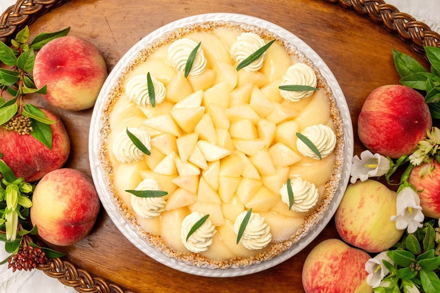 キル フェ ボン「ピーチ ウィーク 2024」ジューシーな桃をチョコミントや紅茶と楽しむ限定タルト