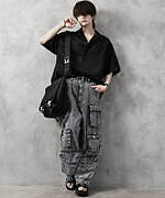 フィラ×アドラーの限定スポーツサンダル、“オールブラック”の厚底ソール×3本のアジャストベルト｜写真1