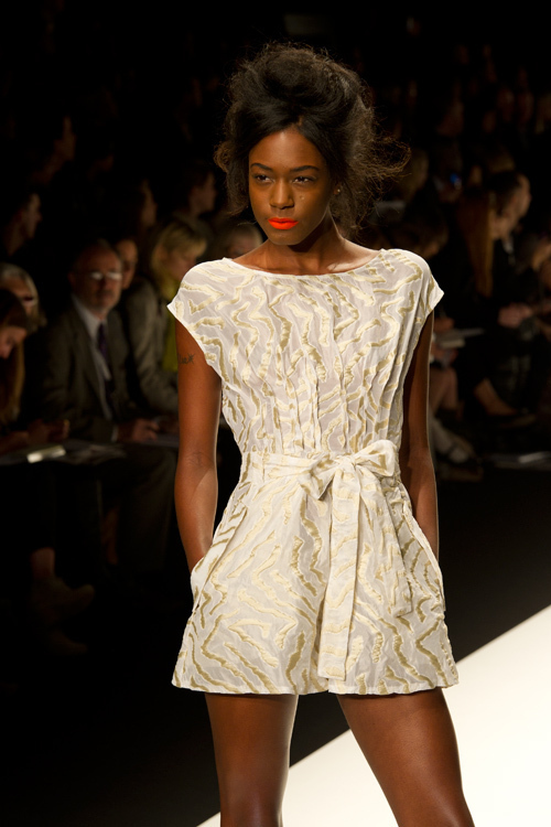 ポール コステロ(Paul Costelloe) 2011年春夏ウィメンズコレクション  - 写真19