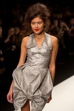 英国の大御所ポール コステロの最新コレクション - 2011年春夏 ロンドン・ファッション・ウィーク｜写真3