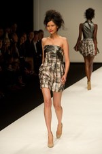 英国の大御所ポール コステロの最新コレクション - 2011年春夏 ロンドン・ファッション・ウィーク｜写真8