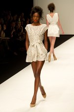 英国の大御所ポール コステロの最新コレクション - 2011年春夏 ロンドン・ファッション・ウィーク｜写真17