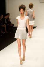 英国の大御所ポール コステロの最新コレクション - 2011年春夏 ロンドン・ファッション・ウィーク｜写真25