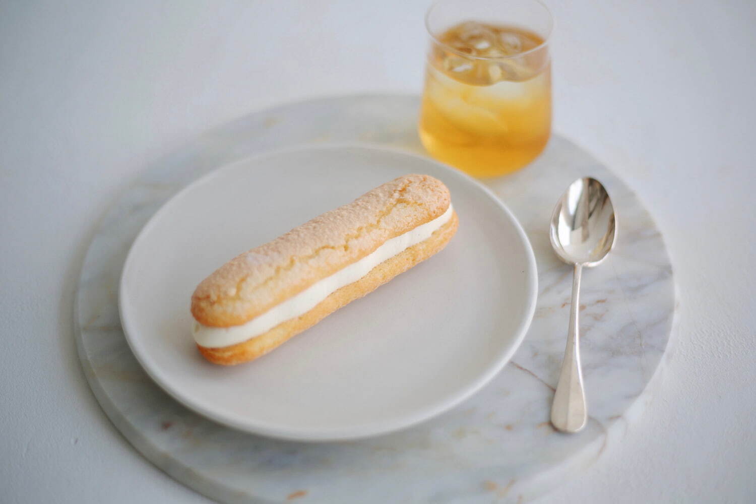 ミスターチーズケーキ“片手で食べられる”レアチーズケーキ風ダックワーズサンド、麻布台ヒルズ店で｜写真2