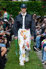 ウォルター ヴァン ベイレンドンク×ジースター、“テープで繋いだ”ドット柄デニムジャケット｜写真27