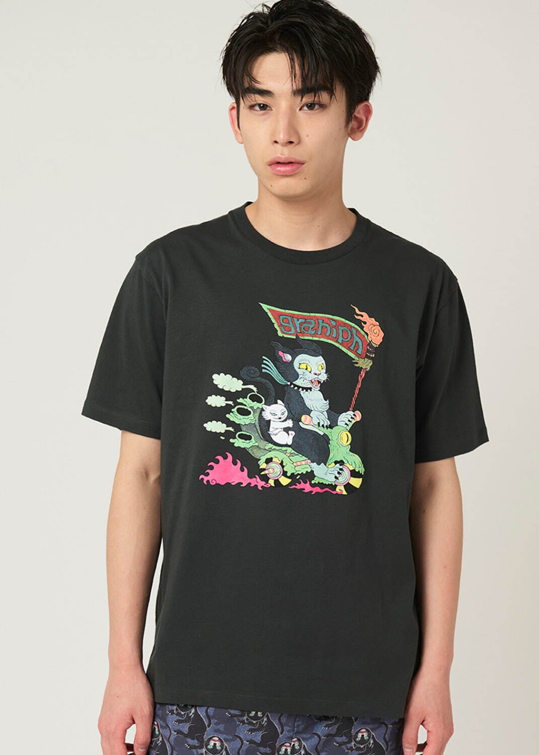 グラニフ×石黒亜矢子“化け猫”プリントのTシャツやワンピース、“黒猫の顔”描いた巾着バッグも｜写真9