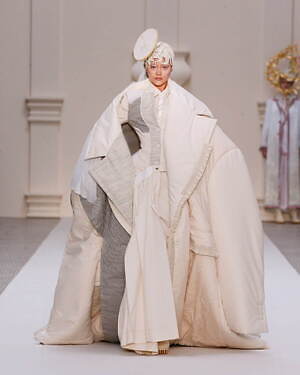 トム ブラウン オートクチュール(THOM BROWNE Haute Couture) 2024-25年秋冬ウィメンズ&メンズコレクション  - 写真1