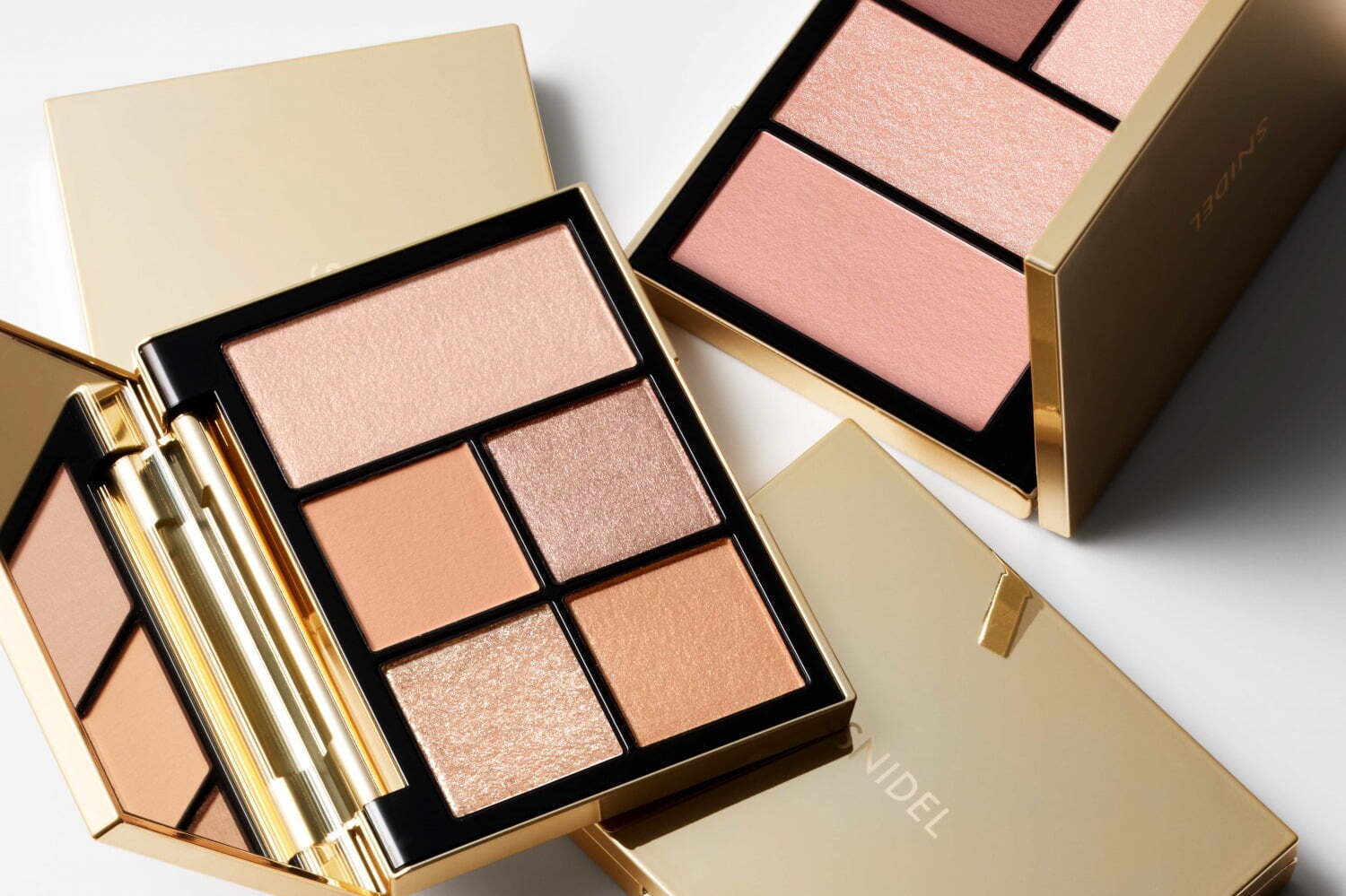 スナイデル ビューティ24年秋コスメ、“ハンサムベージュorフェミニンピンク”の名品アイパレットなど