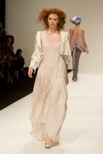 注目の若手デザイナーデュオ、ジェナ・テオ(Jena.Theo)　2011年春夏コレクション - ロンドン・ファッション・ウィーク｜写真2