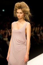 注目の若手デザイナーデュオ、ジェナ・テオ(Jena.Theo)　2011年春夏コレクション - ロンドン・ファッション・ウィーク｜写真7