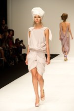 注目の若手デザイナーデュオ、ジェナ・テオ(Jena.Theo)　2011年春夏コレクション - ロンドン・ファッション・ウィーク｜写真8