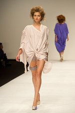 注目の若手デザイナーデュオ、ジェナ・テオ(Jena.Theo)　2011年春夏コレクション - ロンドン・ファッション・ウィーク｜写真19