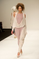 注目の若手デザイナーデュオ、ジェナ・テオ(Jena.Theo)　2011年春夏コレクション - ロンドン・ファッション・ウィーク｜写真24