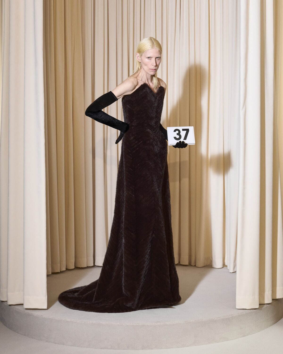 バレンシアガ クチュール 2024-25年秋冬<span>コレクション</span> - 写真37