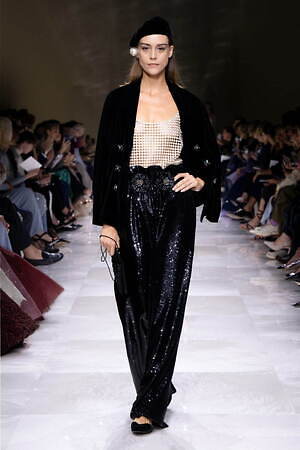 ジョルジオ アルマーニ プリヴェ(GIORGIO ARMANI PRIVÉ) 2024-25年秋冬ウィメンズコレクション  - 写真18