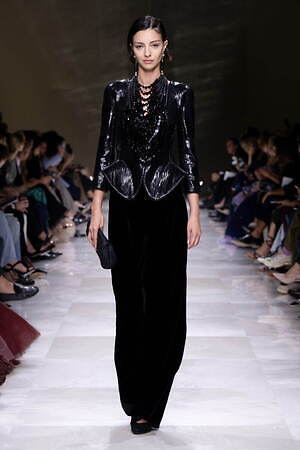 ジョルジオ アルマーニ プリヴェ(GIORGIO ARMANI PRIVÉ) 2024-25年秋冬ウィメンズコレクション  - 写真23