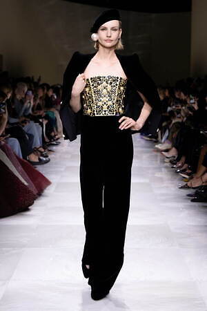 ジョルジオ アルマーニ プリヴェ(GIORGIO ARMANI PRIVÉ) 2024-25年秋冬ウィメンズコレクション  - 写真26