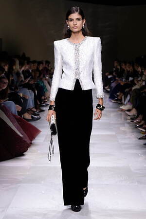 ジョルジオ アルマーニ プリヴェ(GIORGIO ARMANI PRIVÉ) 2024-25年秋冬ウィメンズコレクション  - 写真31