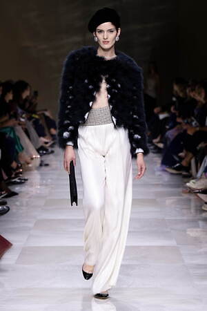 ジョルジオ アルマーニ プリヴェ(GIORGIO ARMANI PRIVÉ) 2024-25年秋冬ウィメンズコレクション  - 写真32