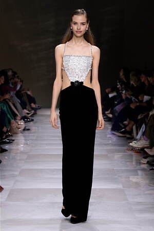 ジョルジオ アルマーニ プリヴェ(GIORGIO ARMANI PRIVÉ) 2024-25年秋冬ウィメンズコレクション  - 写真36