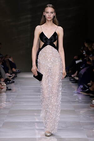 ジョルジオ アルマーニ プリヴェ(GIORGIO ARMANI PRIVÉ) 2024-25年秋冬ウィメンズコレクション  - 写真40