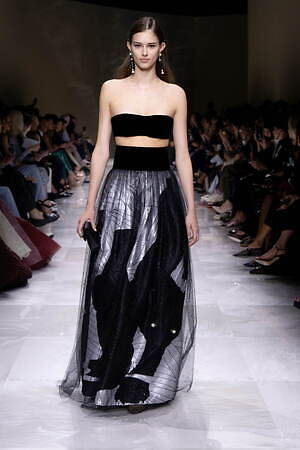 ジョルジオ アルマーニ プリヴェ(GIORGIO ARMANI PRIVÉ) 2024-25年秋冬ウィメンズコレクション  - 写真42