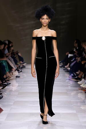 ジョルジオ アルマーニ プリヴェ(GIORGIO ARMANI PRIVÉ) 2024-25年秋冬ウィメンズコレクション  - 写真54