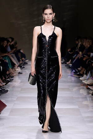 ジョルジオ アルマーニ プリヴェ(GIORGIO ARMANI PRIVÉ) 2024-25年秋冬ウィメンズコレクション  - 写真56