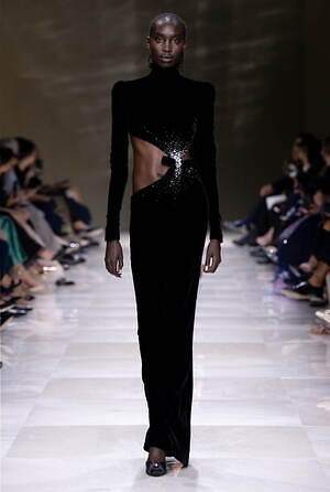 ジョルジオ アルマーニ プリヴェ(GIORGIO ARMANI PRIVÉ) 2024-25年秋冬ウィメンズコレクション  - 写真60