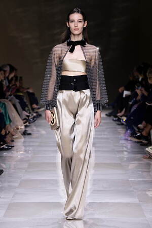 ジョルジオ アルマーニ プリヴェ(GIORGIO ARMANI PRIVÉ) 2024-25年秋冬ウィメンズコレクション  - 写真74