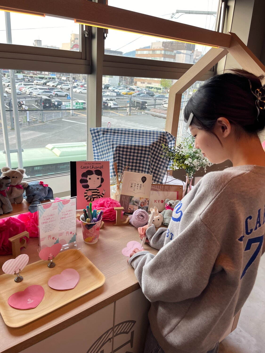 “恋バナを楽しむ”ハート尽くしの客室「恋ルーム」カフェテル 京都三条で、お揃いナイトウェアや恋愛本も｜写真7